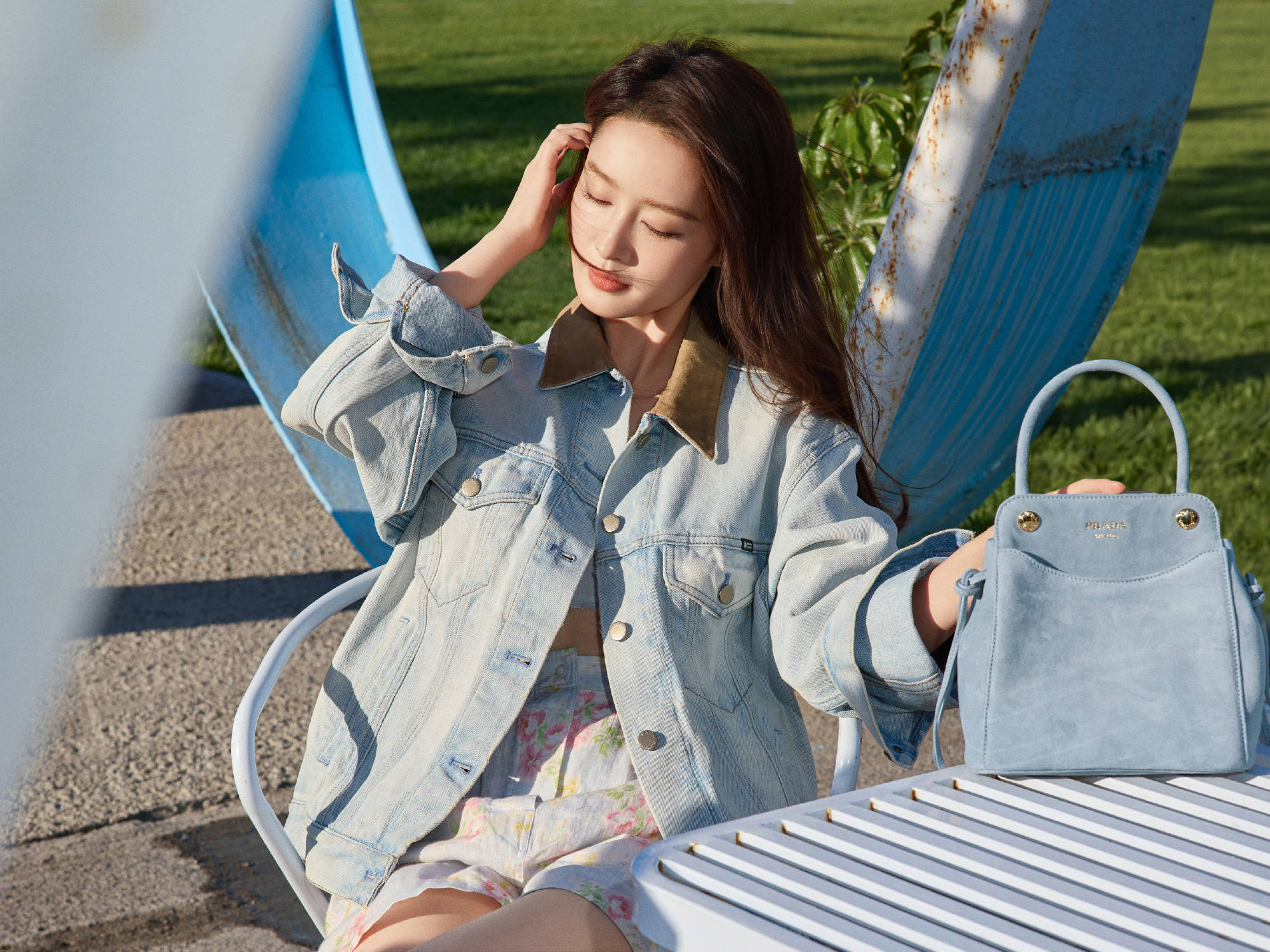 李沁穿印花抹胸短裤秀躯壳 打扮寒冷理睬炽热夏令